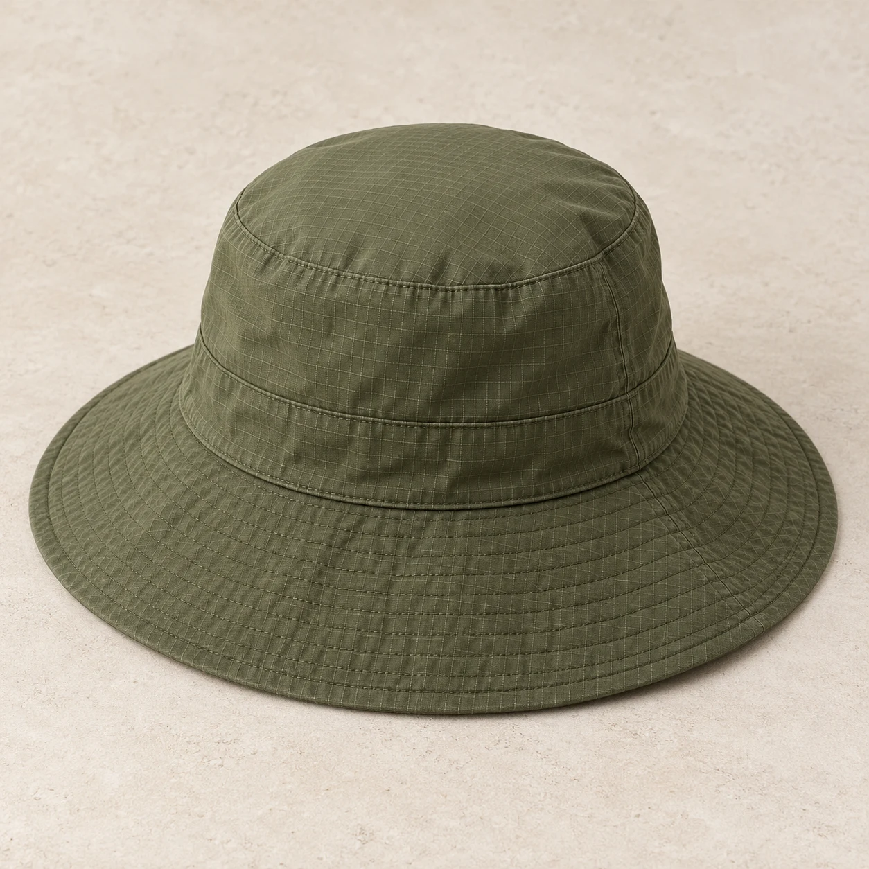 Wide-brim bucket